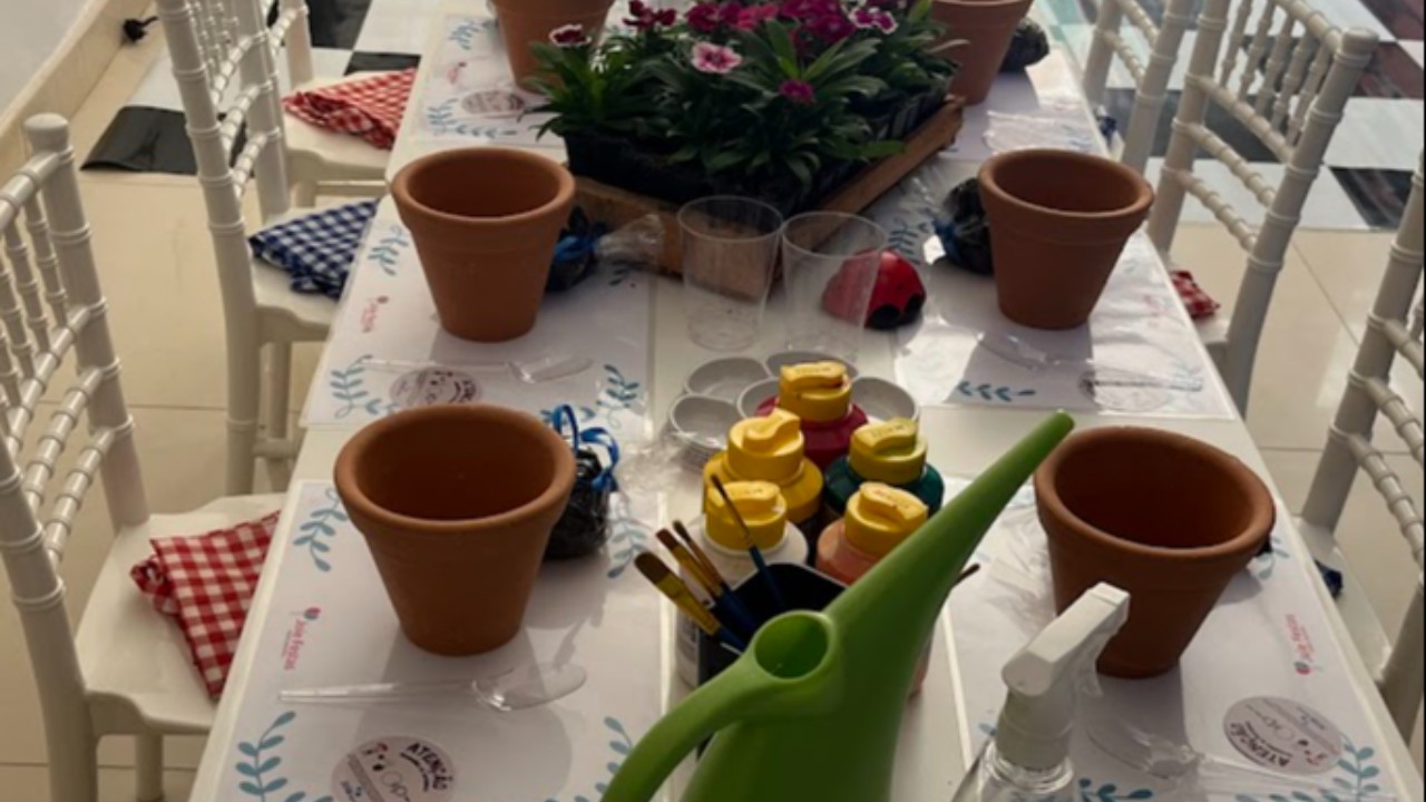 Plante e Decore: Arte e Natureza para Pequenos Exploradores