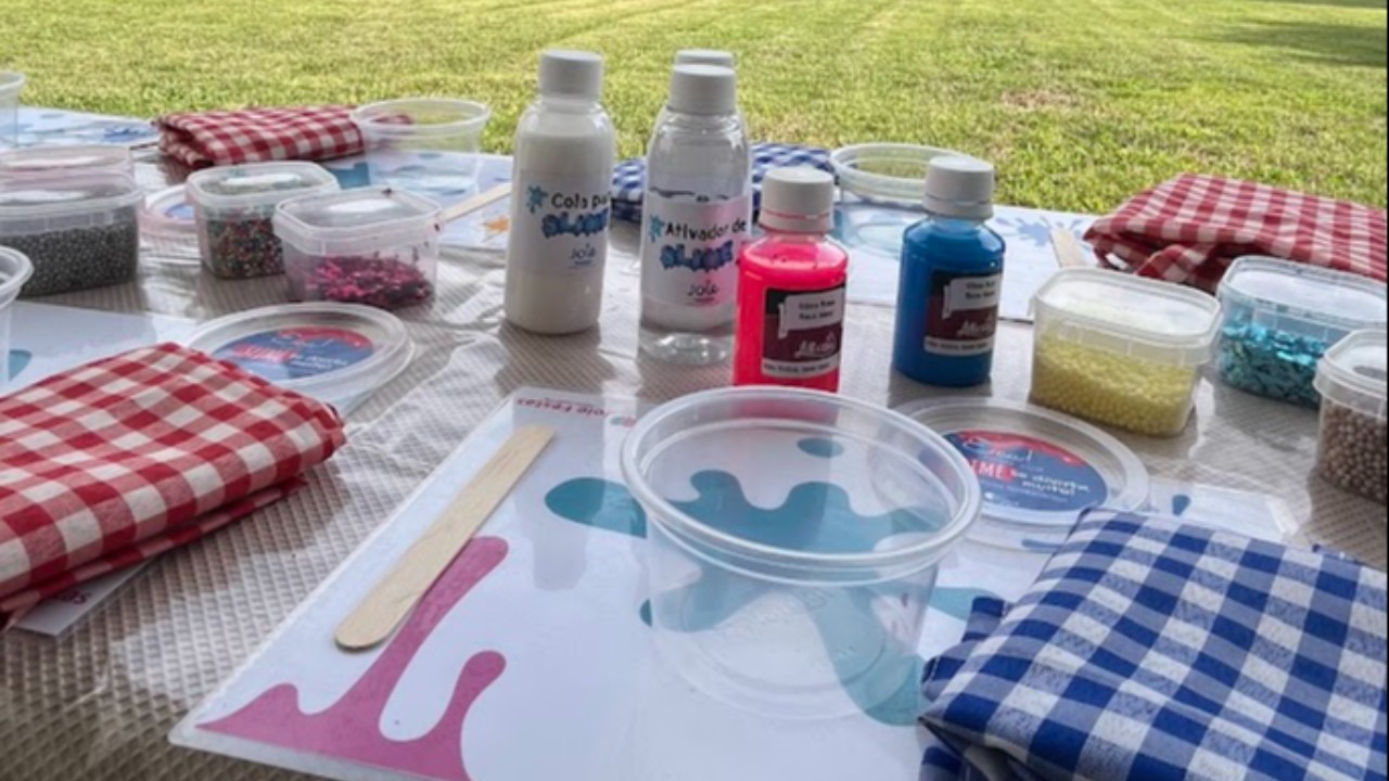 Oficina de Slime: Criatividade, Cores e Texturas